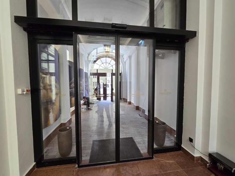 2 db fotocellás ajtó kivitelezésünk a SOPHIA PALACE Hotel Budapestben.
