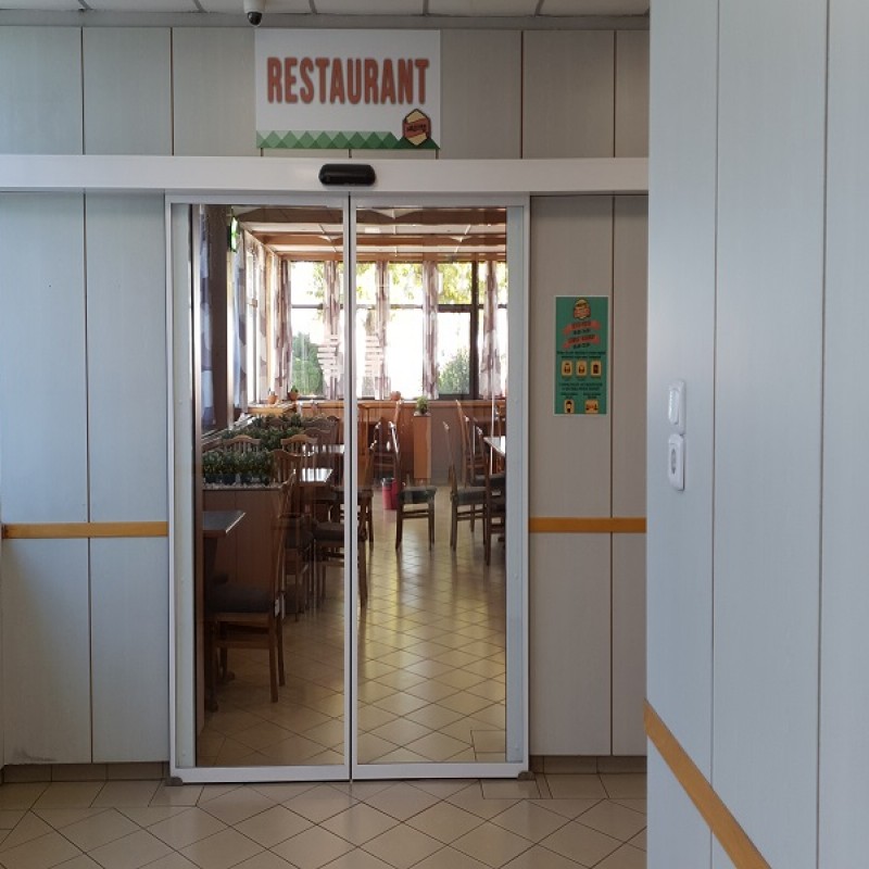 Kivitelezési megoldások – Automata üvegajtók