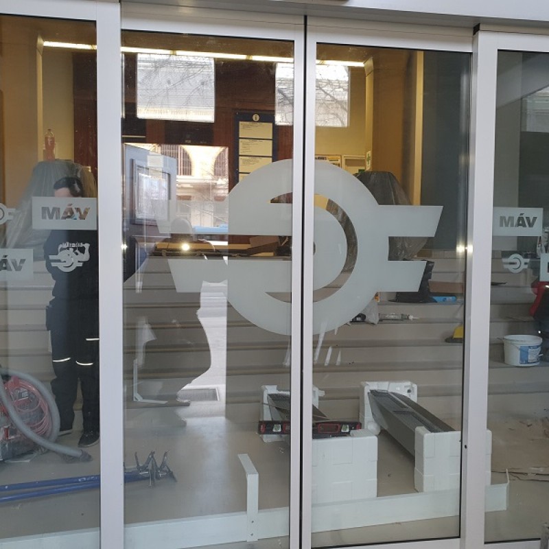 RECORD automata fotocellás üvegajtó – Automata üvegajtók